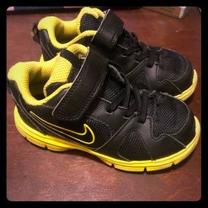 Nike tennis shoes